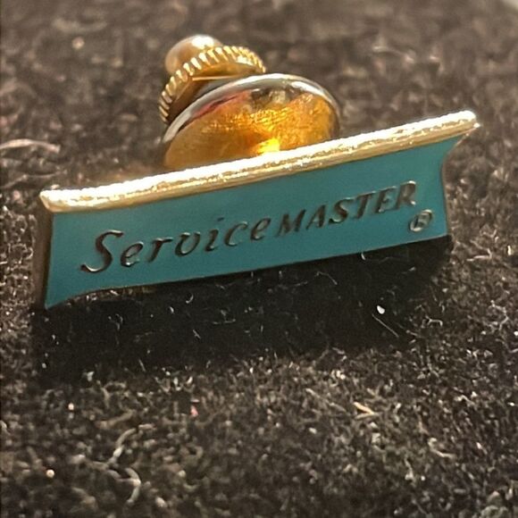 Vintage-1950s-Service Master gold tone & green enamel tie tack/lapel service pin - Picture 5 of 10
